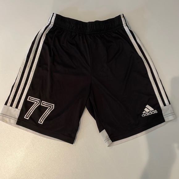 Boys Adidas Aeroready black shorts - size large - Picture 2 of 4